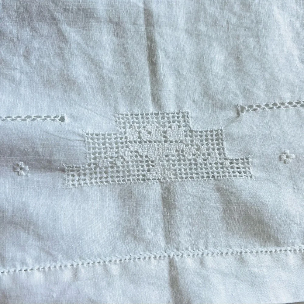 35”x35” Vintage Linen Tablecloth, Centerpiece, Table Topper.